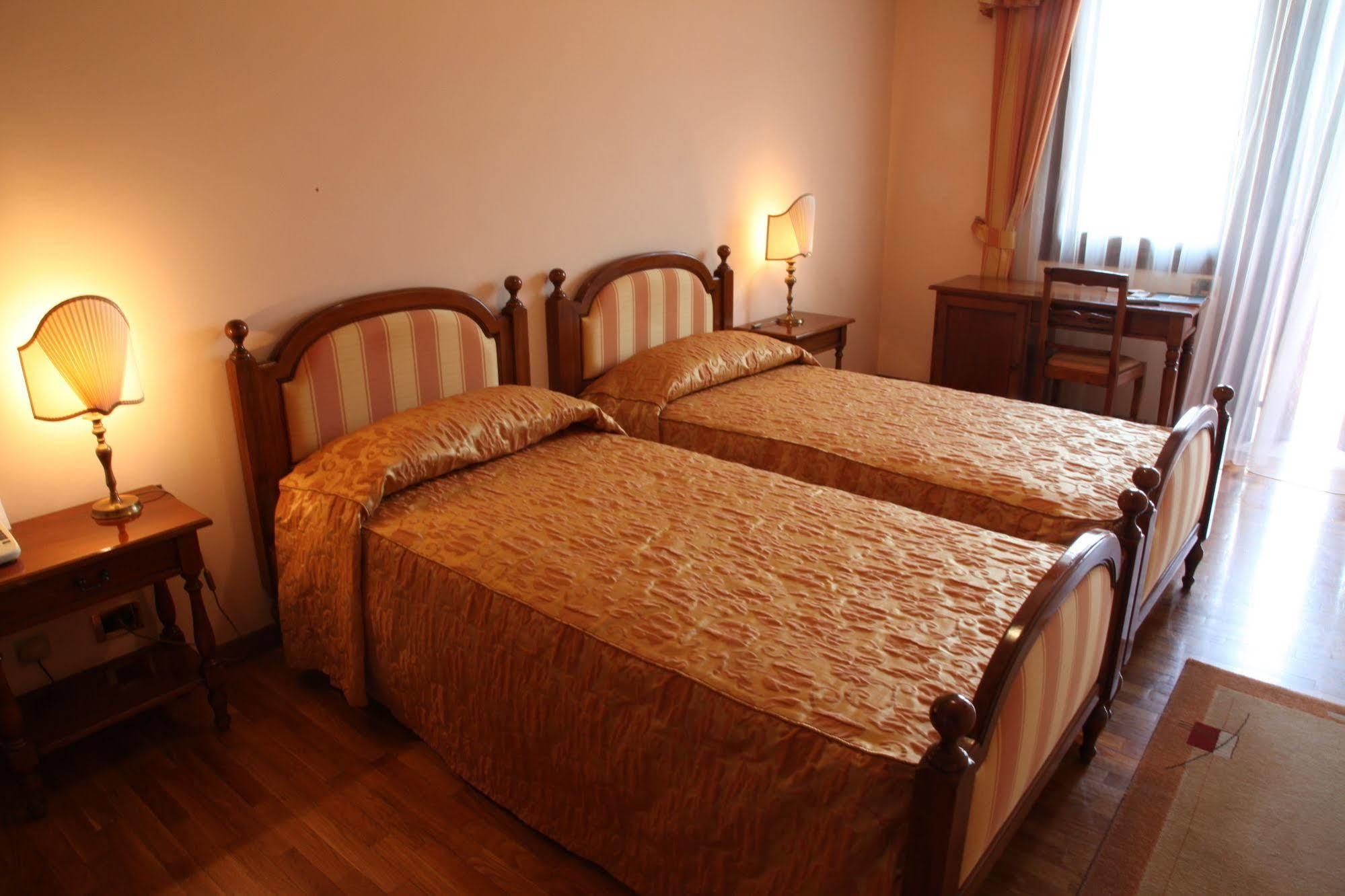 Hotel Ristorante La Rosina Marostica Bagian luar foto